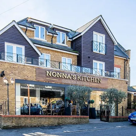 Velvet 2-Bedroom Apartment, Clockhouse, Hoddesdon Exterior photo